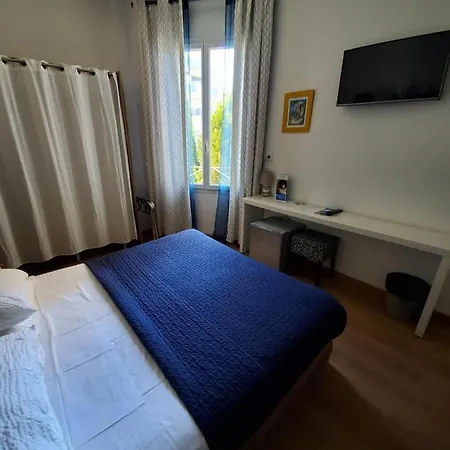 Brit Colbert Hotell 3*