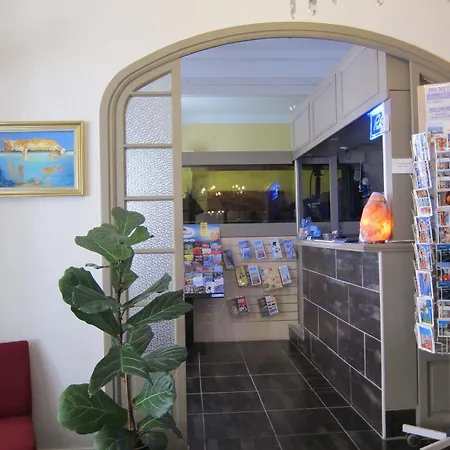 Brit Colbert Hotel Antibes