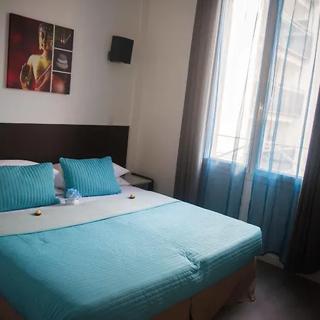 Brit Colbert Hotel 3*