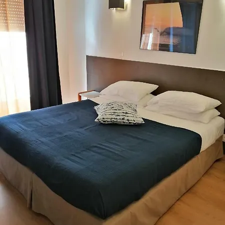 Hotel Brit Colbert 3*