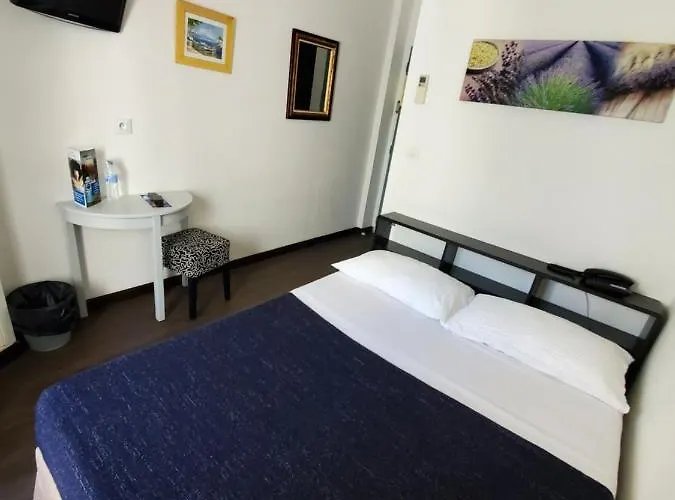 Brit Colbert Отель