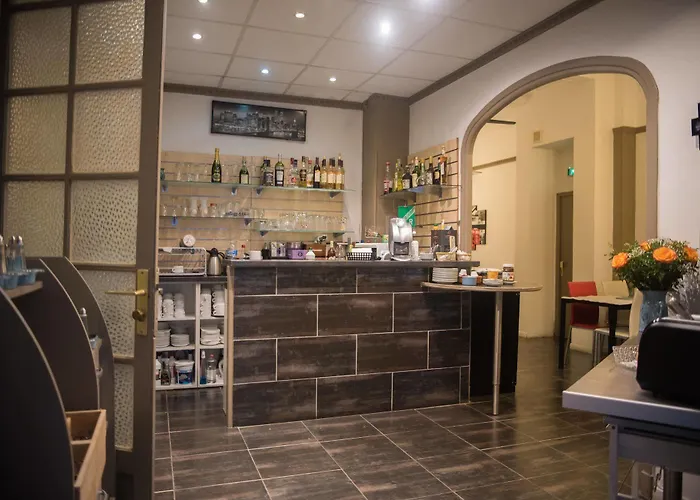 Brit Colbert Отель Антиб