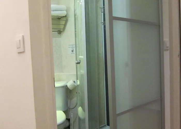 Brit Colbert Антиб