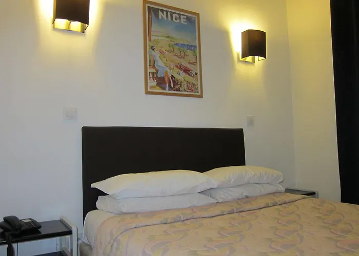 Brit Colbert Отель Антиб