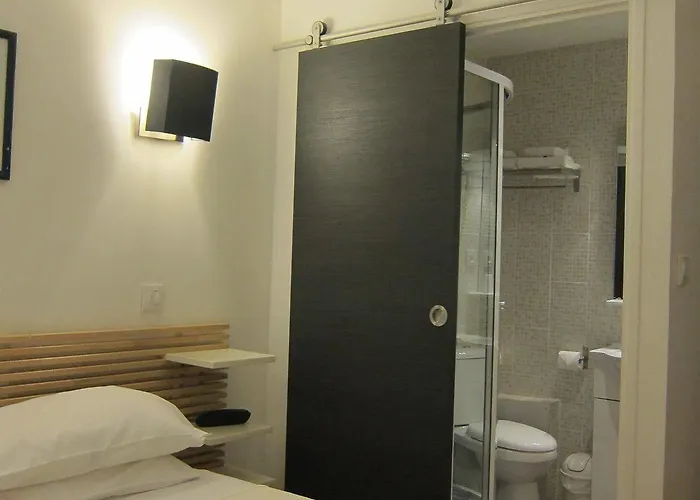 Отель Brit Colbert Антиб