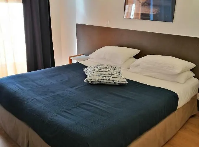 Отель Brit Colbert 3*